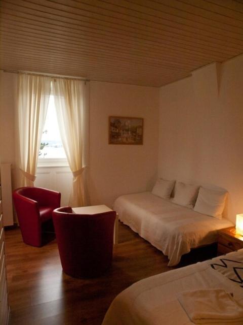 Hotel Garni Villa Carmen La Neuveville Rum bild